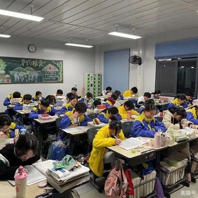 挥洒青春展风采，以赛促教励成长 黄冈美苑高级中学语数外政学科赛纪实